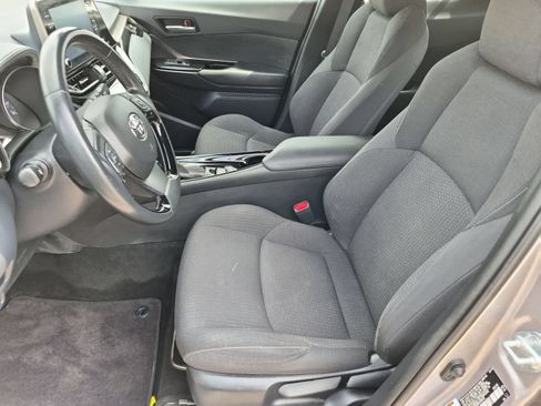 Used 2019 Toyota C-HR XLE FWD image 16
