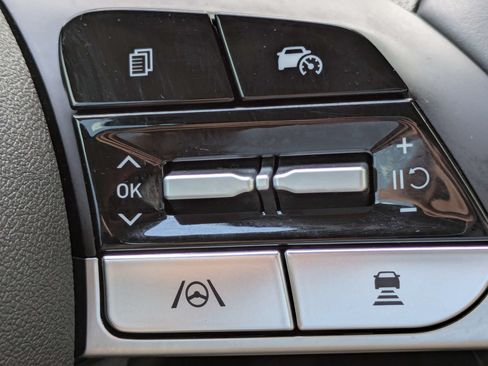 Used 2024 Hyundai Elantra Limited FWD image 29