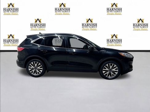 Used 2020 Ford Escape Titanium image 4