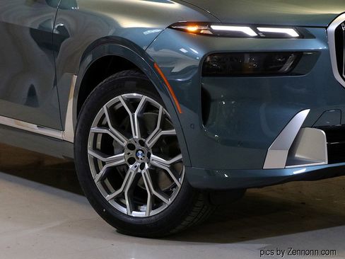 Used 2026 BMW X7 xDrive40i w/ Premium Package image 3