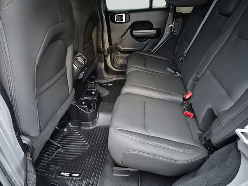 Used 2018 Jeep Wrangler Unlimited Sport S image 16