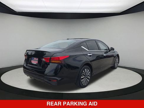 Used 2025 Nissan Altima 2.5 SV FWD image 6