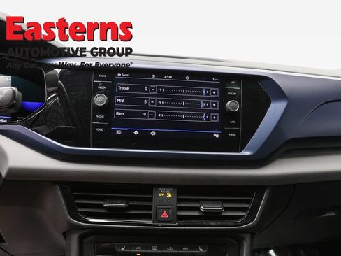 Used 2022 Volkswagen Taos SE AWD/4WD image 11