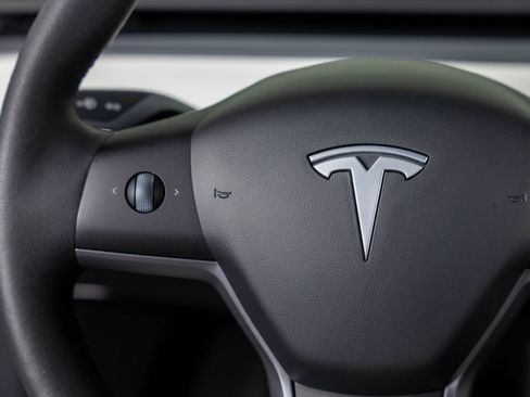 Used 2021 Tesla Model 3 Standard Range Plus image 32