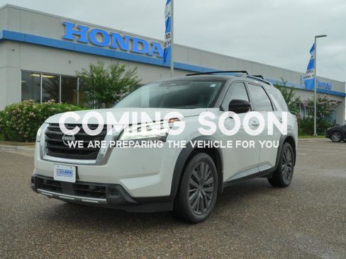 Used 2023 Nissan Pathfinder SL w/ SL Premium Package FWD image 1