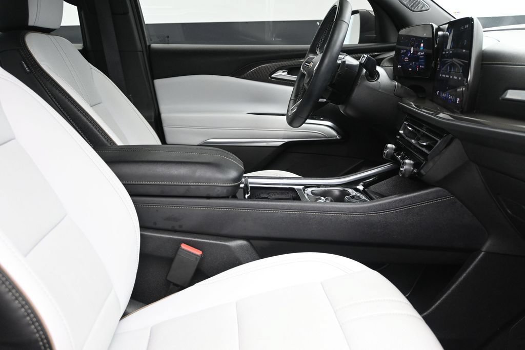 Used 2025 Chevrolet Traverse High Country w/ LPO, Floor Liner Package FWD image 22