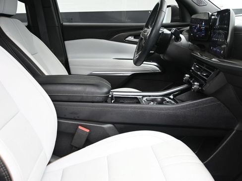 Used 2025 Chevrolet Traverse High Country w/ LPO, Floor Liner Package FWD image 22