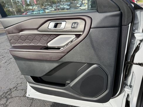 Used 2025 Ford Explorer Platinum w/ LUX Leather Package image 33