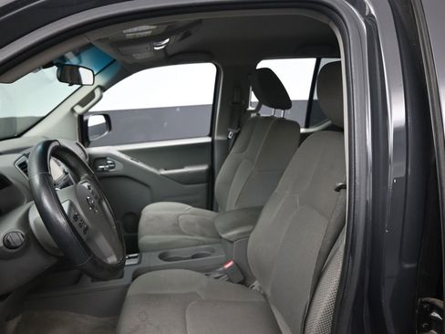 Used 2015 Nissan Frontier SV RWD image 9