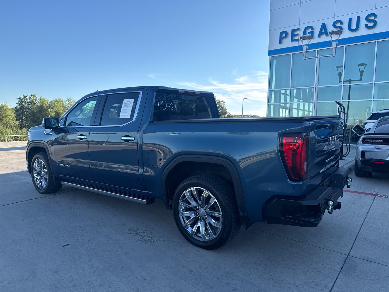 Used 2024 GMC Sierra 1500 Denali w/ Denali Reserve Package AWD/4WD image 3
