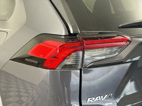 Used 2022 Toyota RAV4 XLE AWD/4WD image 36