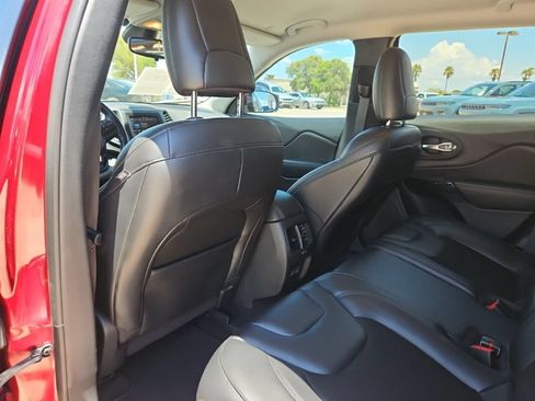 Used 2021 Jeep Cherokee Latitude Plus FWD image 20
