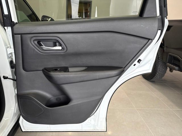 Used 2024 Nissan Rogue SV AWD/4WD image 43