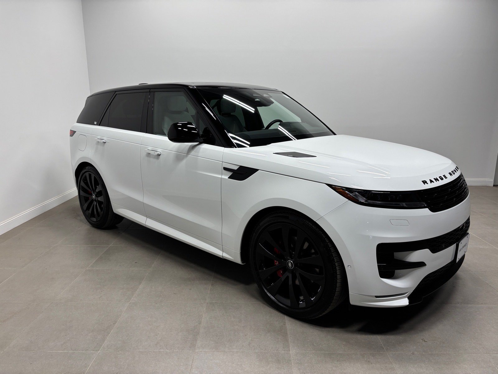 Used 2025 Land Rover Range Rover Sport Dynamic SE AWD/4WD image 5