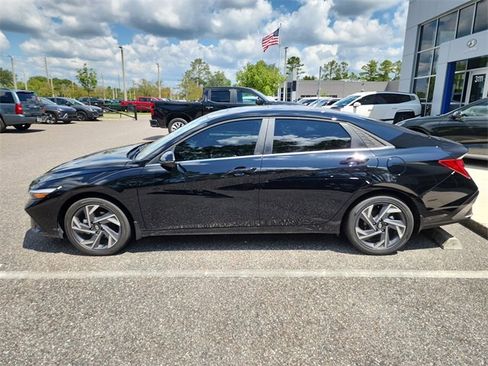 New 2025 Hyundai Elantra Limited image 5