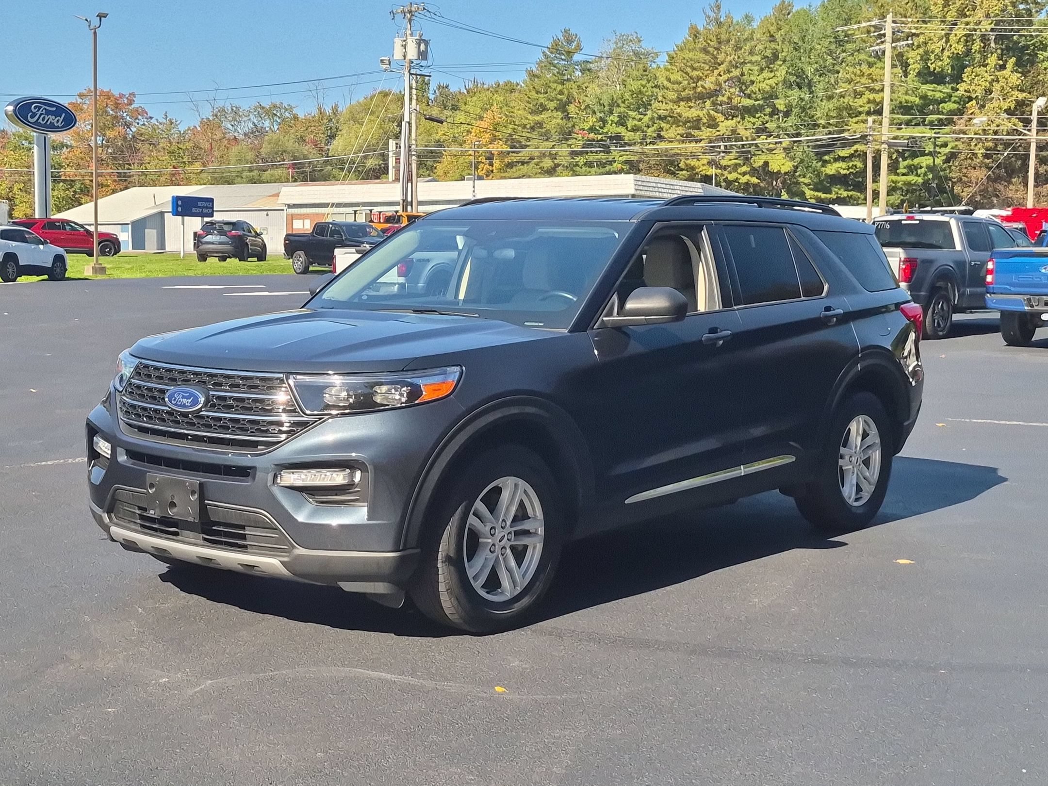 Used 2023 Ford Explorer XLT w/ Equipment Group 202A AWD/4WD image 7