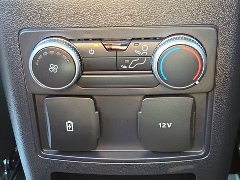 Used 2021 Ford Explorer XLT w/ Equipment Group 202A AWD/4WD image 17