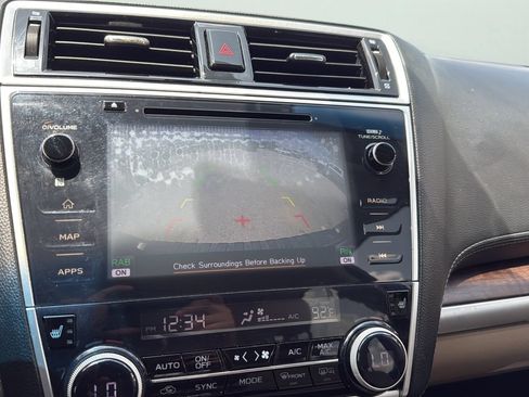 Used 2018 Subaru Outback 2.5i Limited AWD/4WD image 18