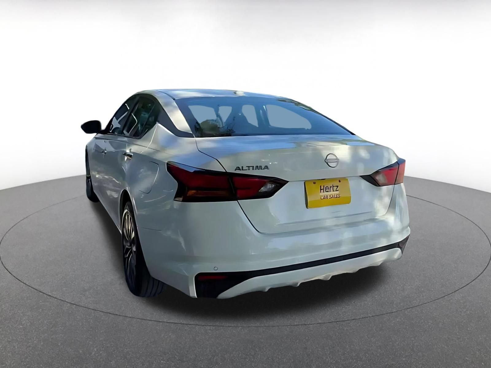 Used 2025 Nissan Altima 2.5 SV FWD image 10