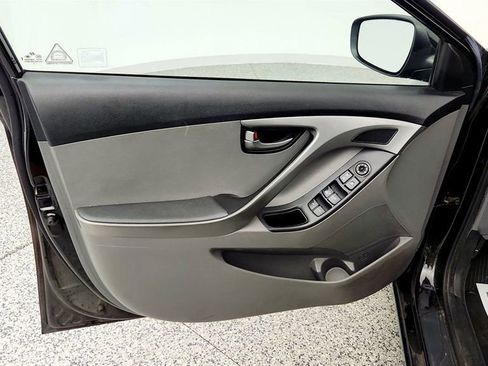 Used 2016 Hyundai Elantra SE image 10