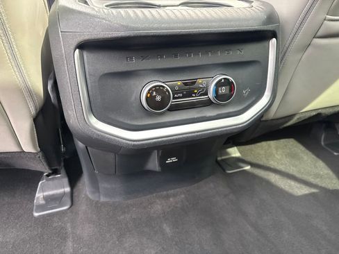 Used 2025 Ford Expedition Active AWD/4WD image 13