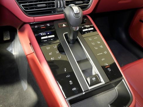 New 2026 Porsche Macan GTS image 29