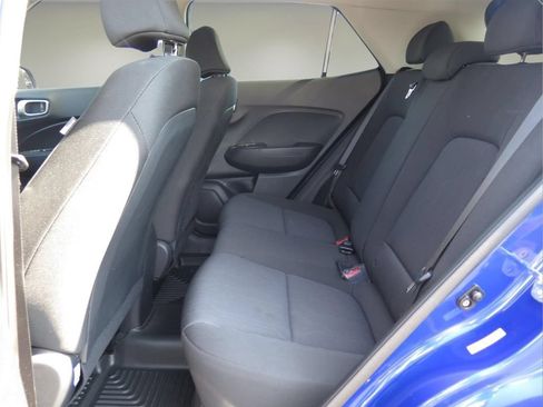 Used 2025 Hyundai Venue SE FWD image 23