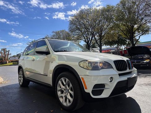 Used 2011 BMW X5 xDrive35i image 3