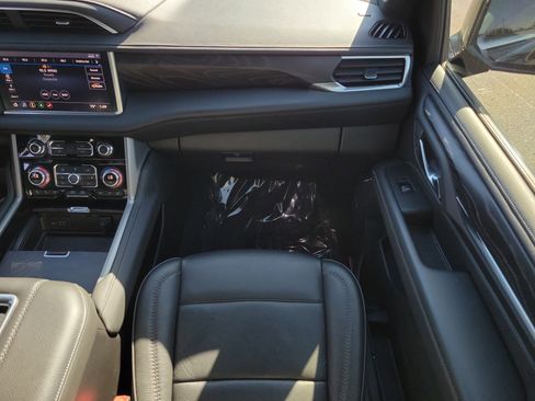 Used 2021 GMC Yukon Denali w/ Denali Premium Package image 21