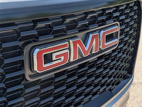 Used 2023 GMC Yukon SLT AWD/4WD image 14