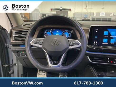 Used 2025 Volkswagen Atlas SEL Premium R-Line image 17