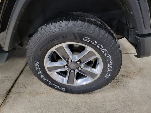 Used 2018 Jeep Wrangler Unlimited Sahara image 10