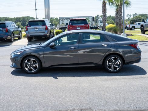 Used 2023 Hyundai Elantra SEL w/ Convenience Package FWD image 6