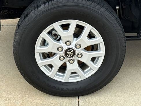 Used 2024 Toyota Tacoma SR5 AWD/4WD image 10