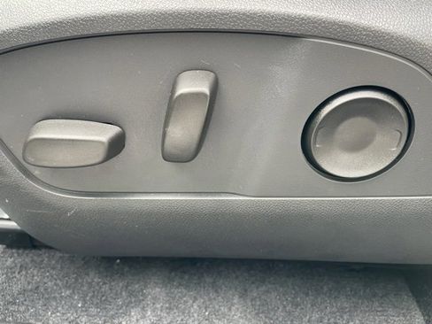 New 2026 Chevrolet Equinox EV LT image 18