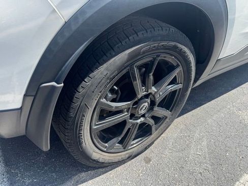 Used 2023 Nissan Kicks SR w/ SR Premium Package FWD image 3