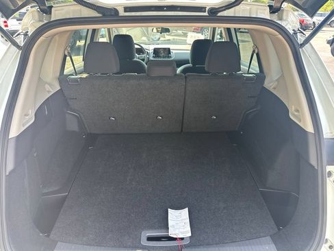 Used 2023 Nissan Rogue S AWD/4WD image 10