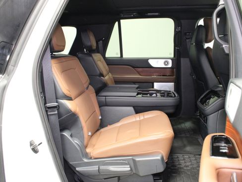 Used 2024 Lincoln Navigator L Reserve AWD/4WD image 17