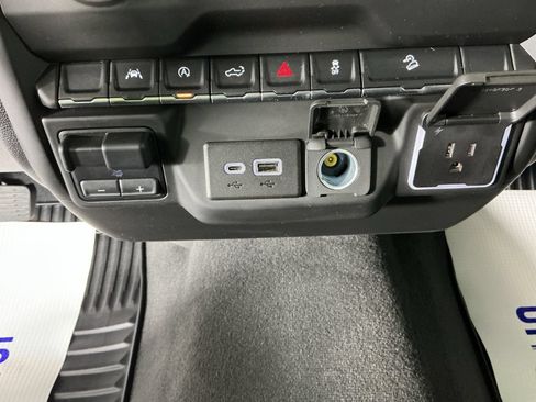 Used 2023 Chevrolet Silverado 1500 Custom Trail Boss w/ LPO, Dark Essentials Package AWD/4WD image 22