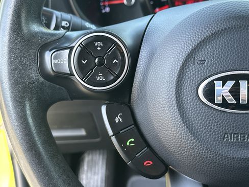 Used 2015 Kia Soul + image 24