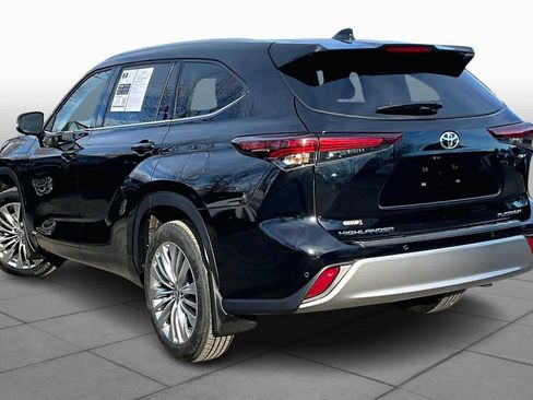 Used 2025 Toyota Highlander Platinum AWD/4WD image 12