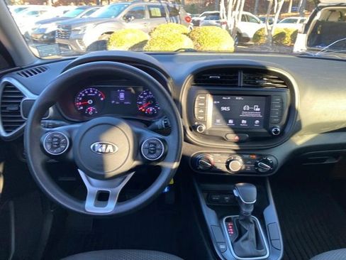 Used 2020 Kia Soul LX image 16