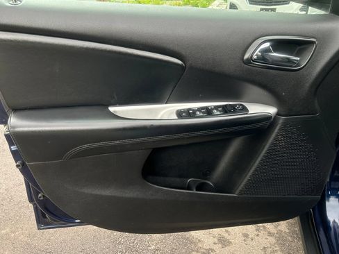 Used 2020 Dodge Journey SE w/ SE Popular Equipment Group FWD image 17