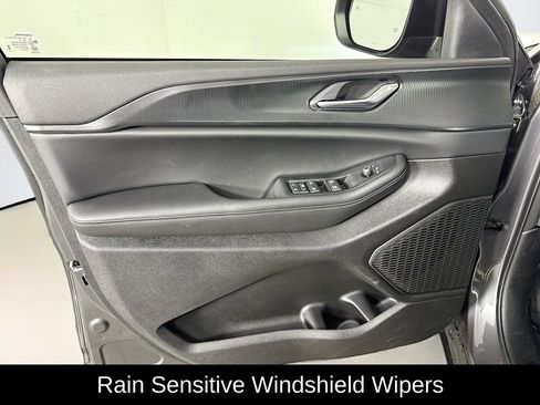 New 2025 Jeep Grand Cherokee L Laredo w/ Luxury Tech Group I image 18