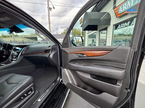 Used 2019 Cadillac Escalade Premium Luxury image 21
