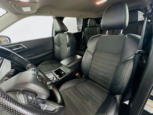 Used 2024 Mitsubishi Outlander SE image 13