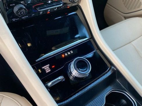 Used 2025 Jeep Grand Cherokee L Limited w/ Luxury Tech Group II AWD/4WD image 24