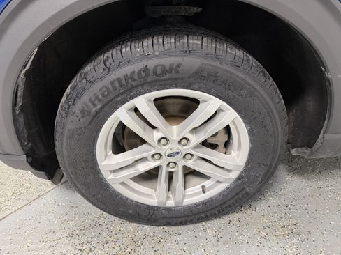 Used 2020 Ford Explorer XLT w/ Comfort Package image 32