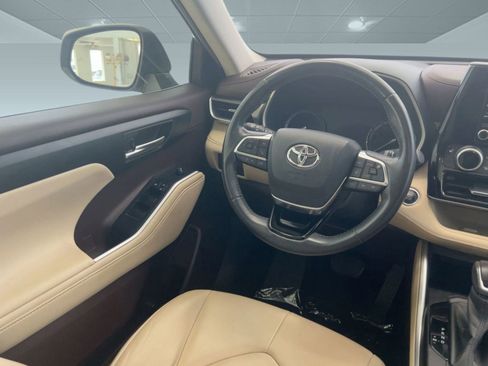 Used 2020 Toyota Highlander XLE image 26