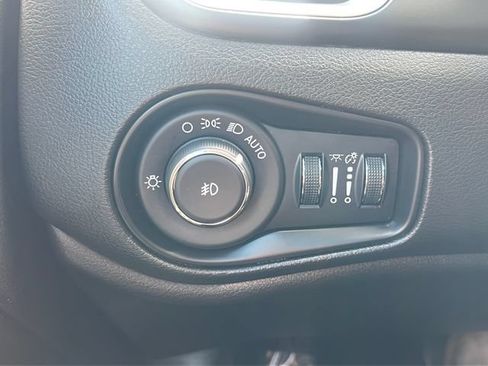 Used 2021 Jeep Renegade Latitude AWD/4WD image 23
